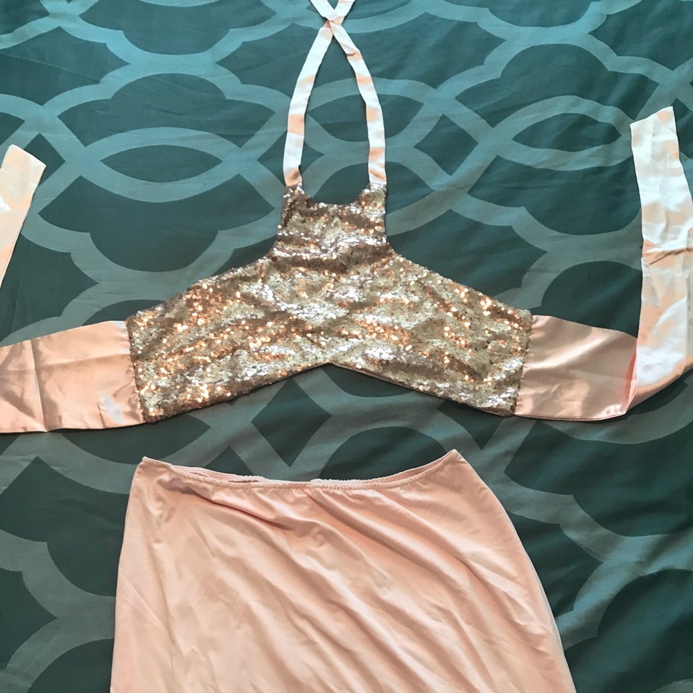 2 piece outfit. Skirt and halter top set